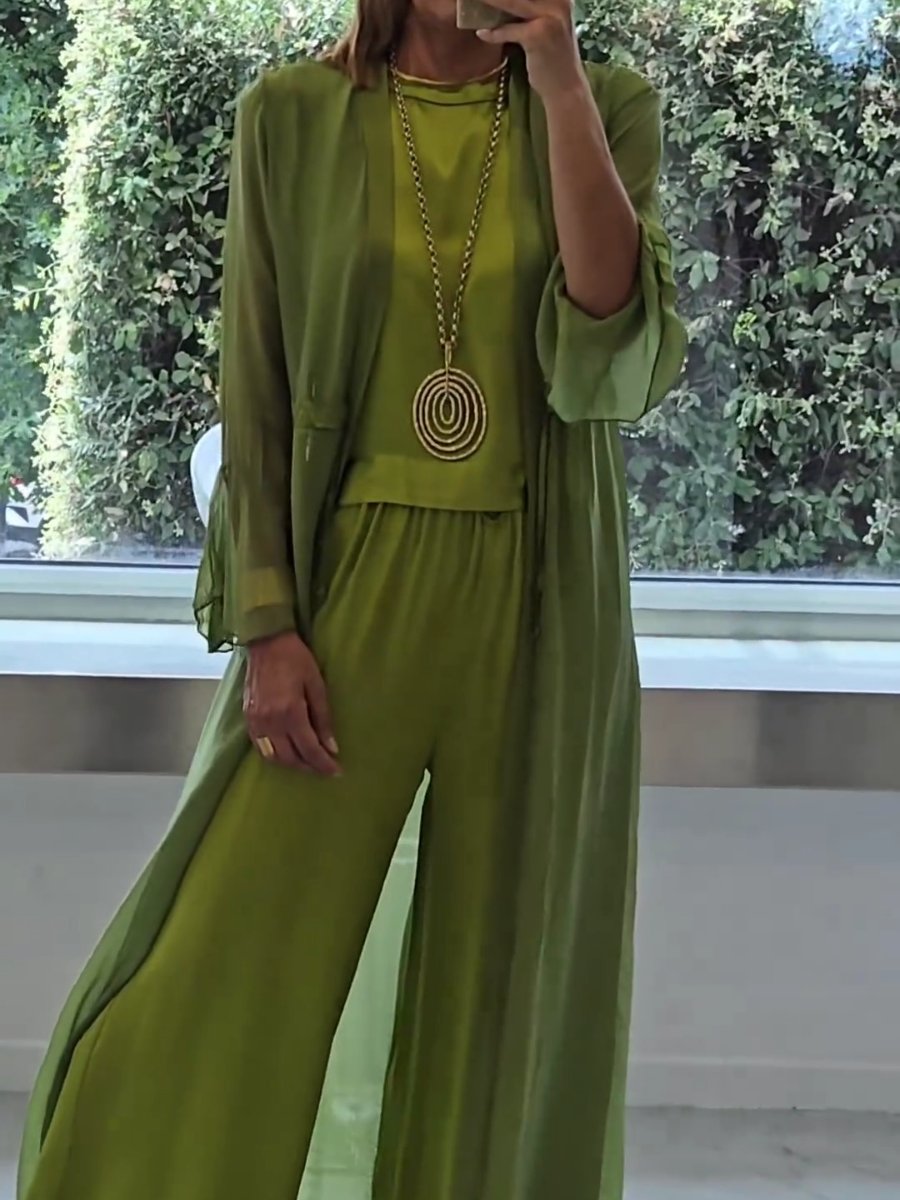 Lindsy - Stylish and Cozy Ensemble