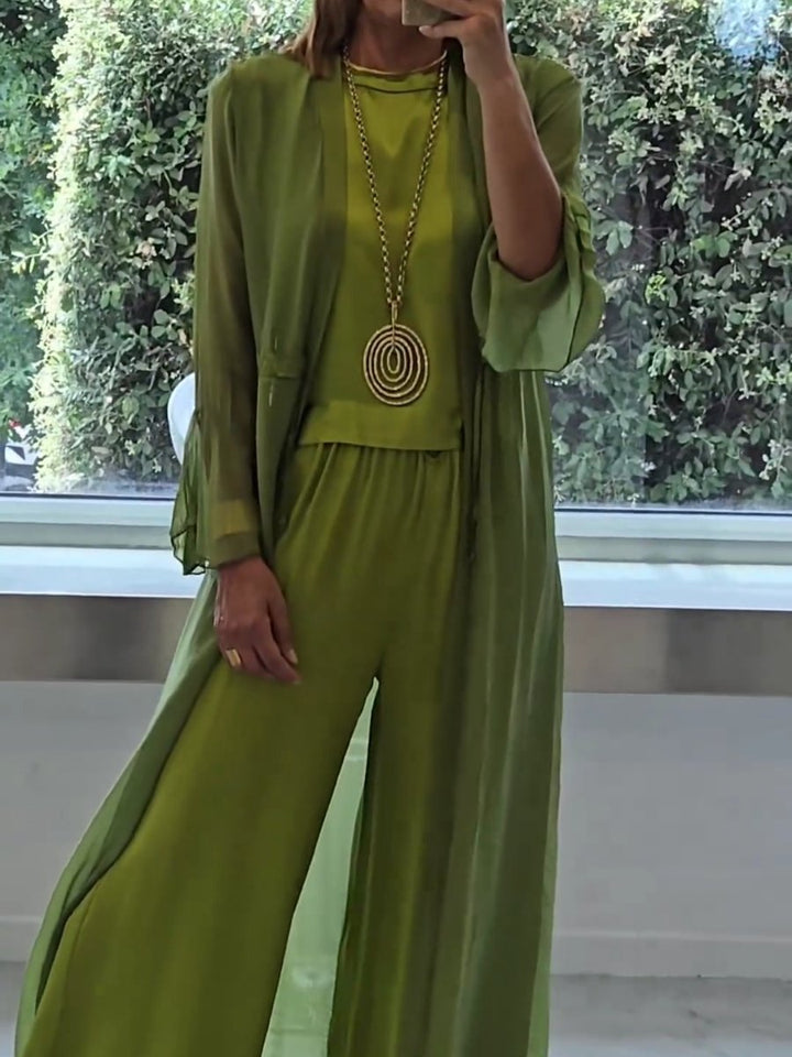 Lindsy - Stylish and Cozy Ensemble
