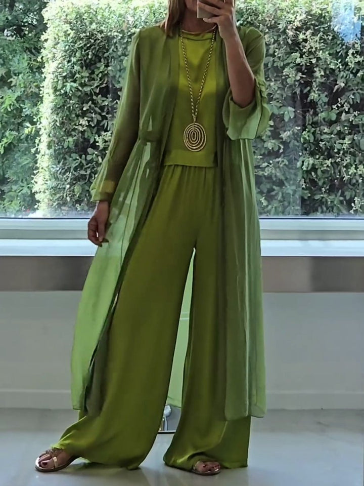 Lindsy - Stylish and Cozy Ensemble