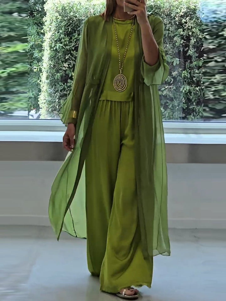 Lindsy - Stylish and Cozy Ensemble